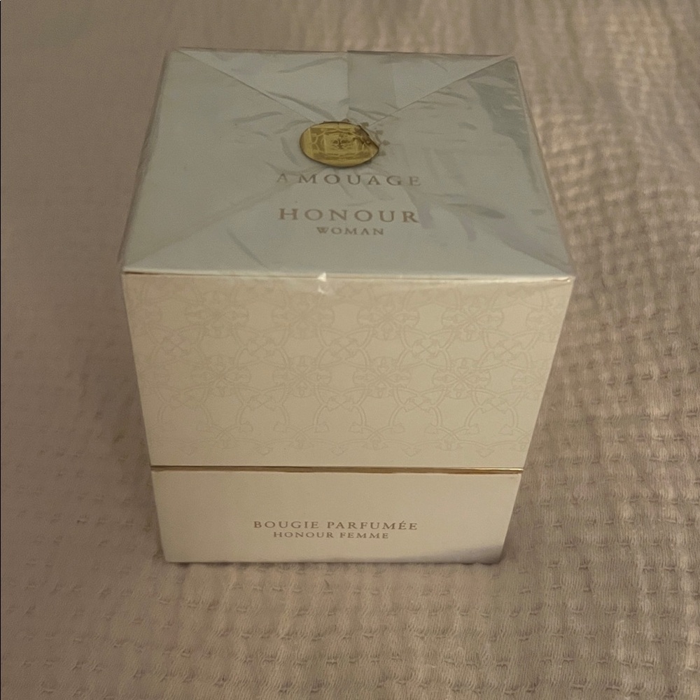 Honour Woman candle